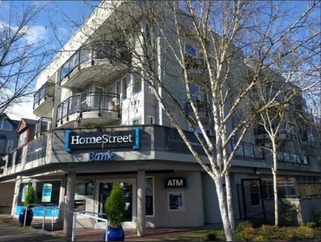 Building Photo - Fabulous 2BDR in Upper Queen Anne with Pri... Unit 205 Rental