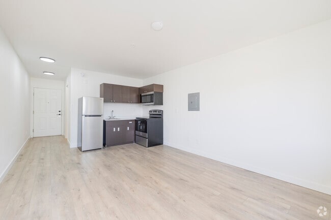 Studio, 1BA - 360SF - Kitchen/Living Room - The Varsity North