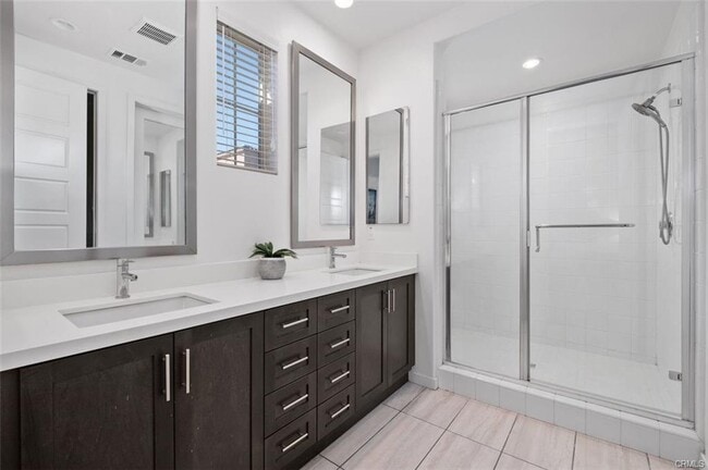 Building Photo - 29 Prominence