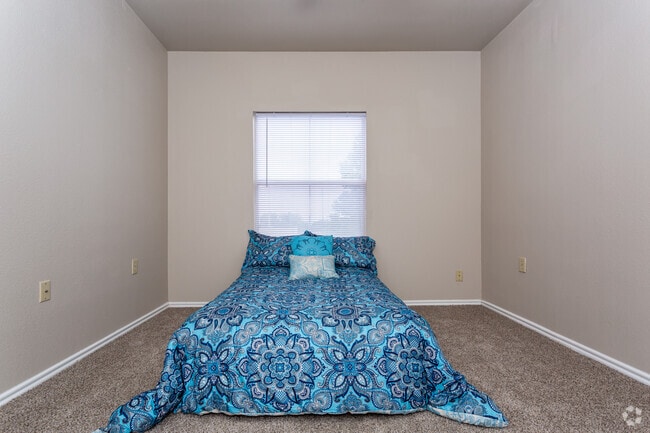 2BR,2BA-950SF - Villas of Remond