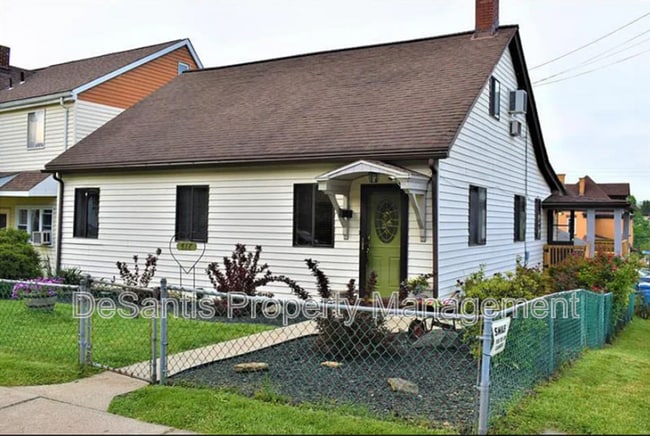 Building Photo - 417 Kismet St