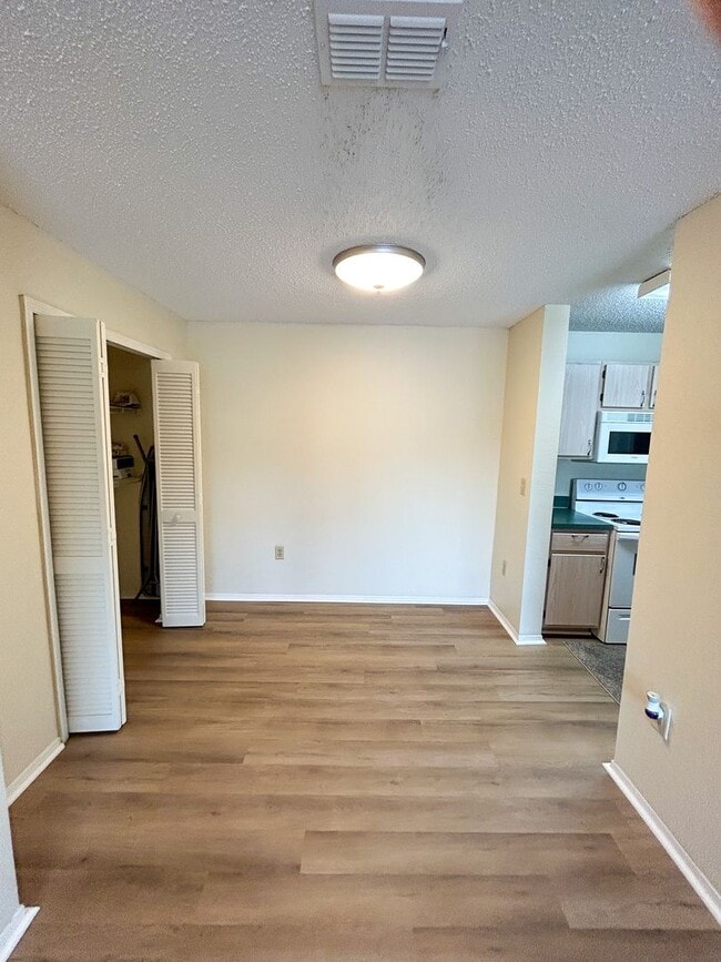 Photo - Windsor Park #526 - Pet Friendly