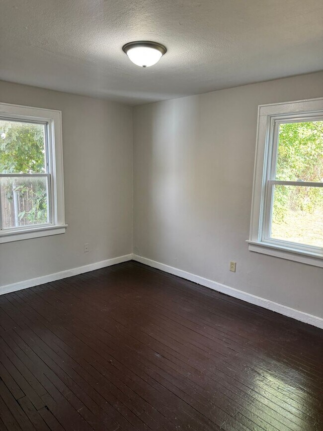 Photo - 2923 Winter St