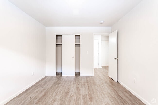 1BR, 1BA - 530SF - Bedroom