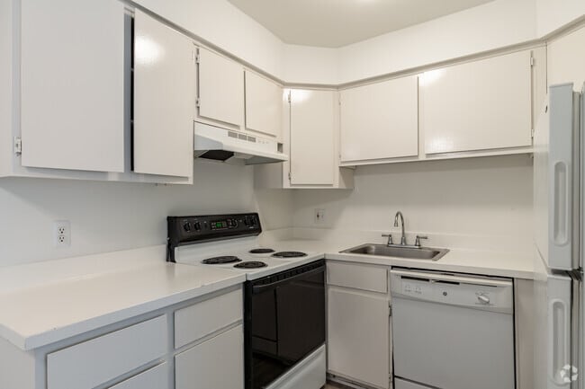 Kings Arms Apartments - Sterling Heights, MI | ForRent.com