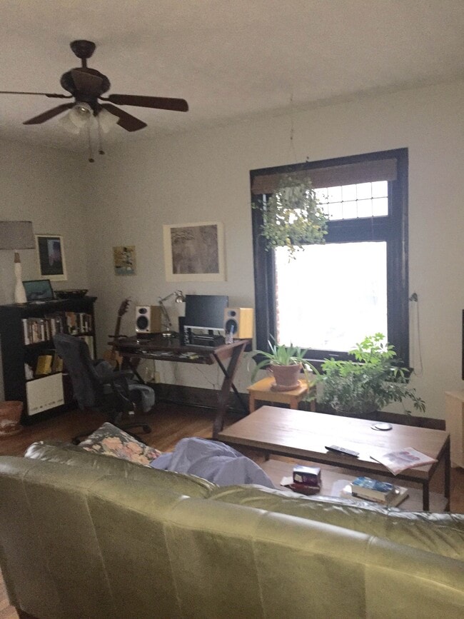 Photo - 103 E. 9th Street Unidad 32