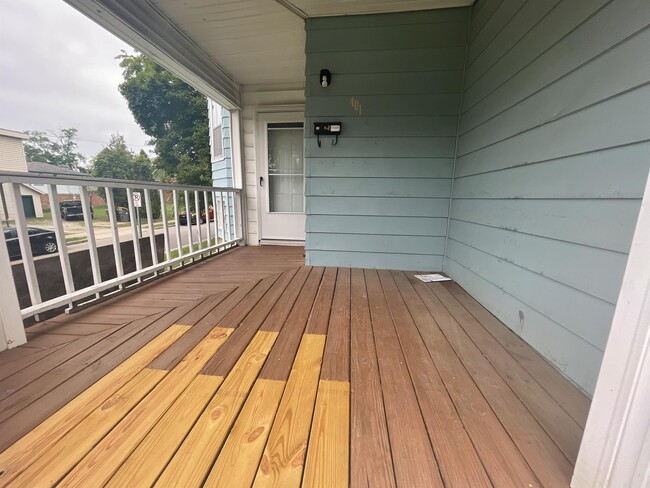 Photo - 401 E 2nd St