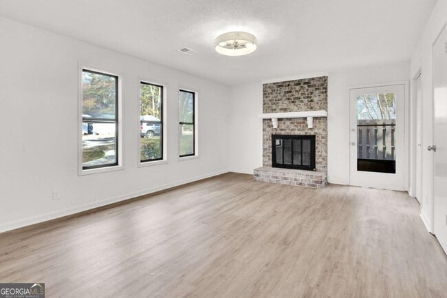 Photo - 1010 Mathews Ct