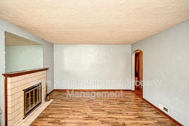 Photo - 919 Clarendon Ave NW
