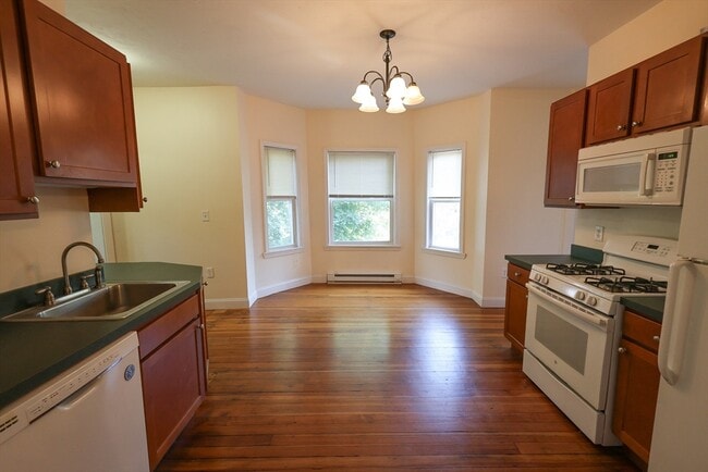 Building Photo - 72 Grampian Way Unit 2B