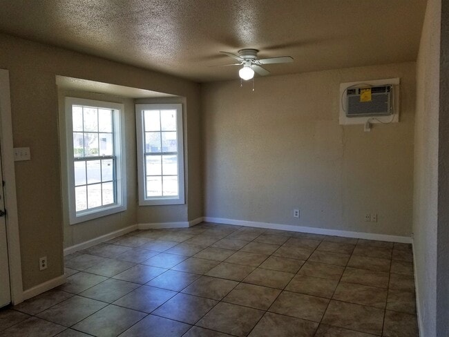 Photo - Move-In ready **LACKLAND AFB**