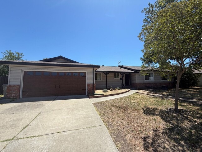 Building Photo - 3 Bedroom | 2 Bathroom | Single family home in Golf Course Terrace