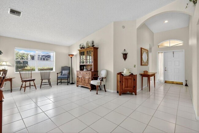 Photo - 1520 S Club Dr