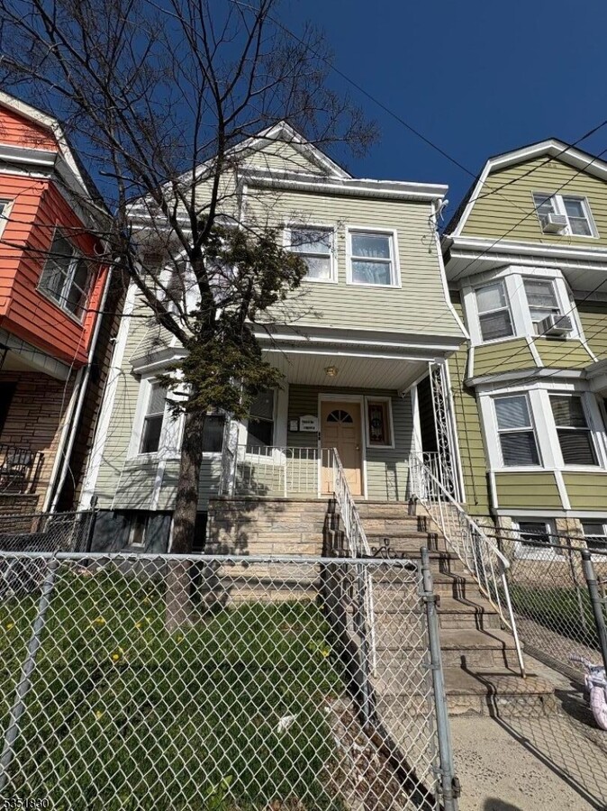 Photo - 77 Maple Ave House