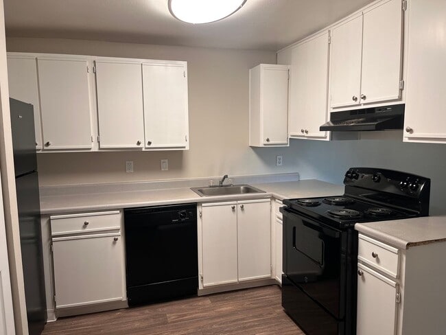 Photo - Top Floor 2 Bedroom 1 Bath! $1000 Off February! Top Floor! Unit 309