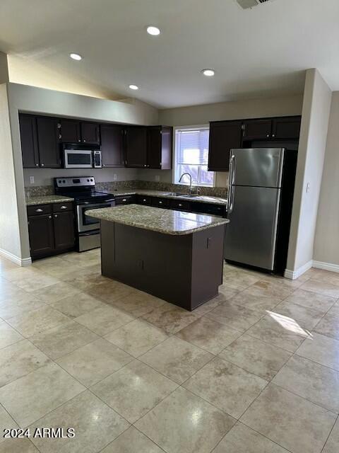 Photo - 1450 E Tremaine Ave