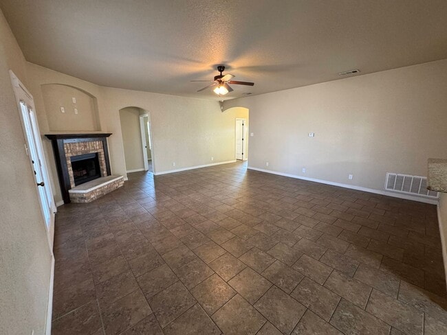 Photo - 601 W Little Dipper Dr