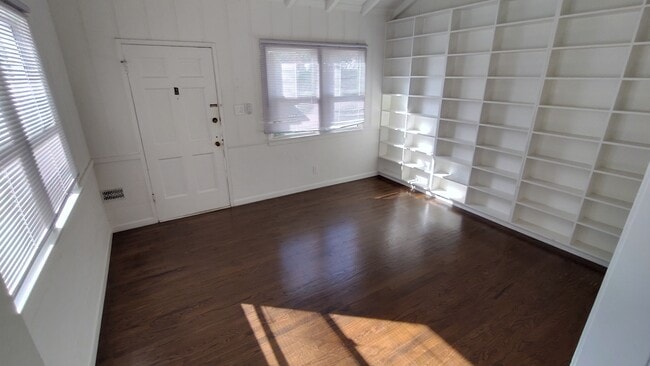 Living Room reverse angle - 920 N Hayworth Ave