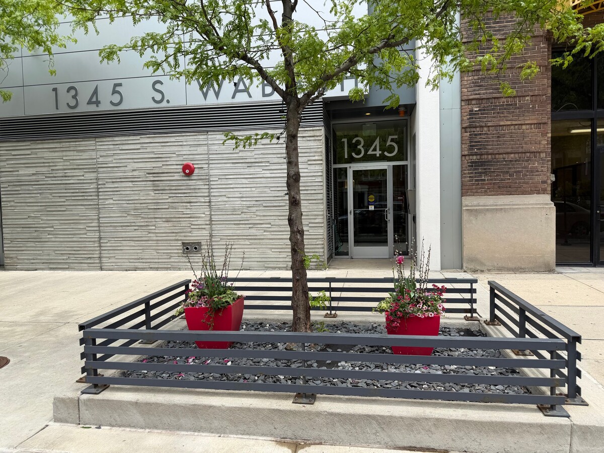 Photo - 1345 S Wabash Ave