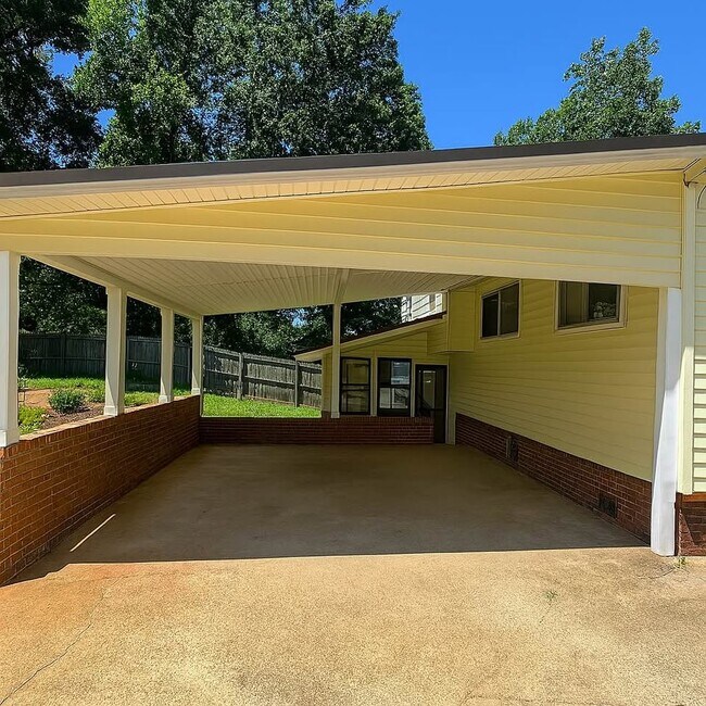 Photo - 218 Fernleaf Dr