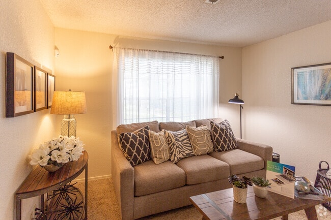 1BR, 1BA - 650 SF