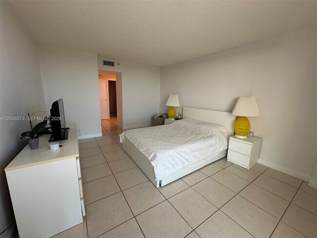 Photo - 100 Bayview Dr Unit 823