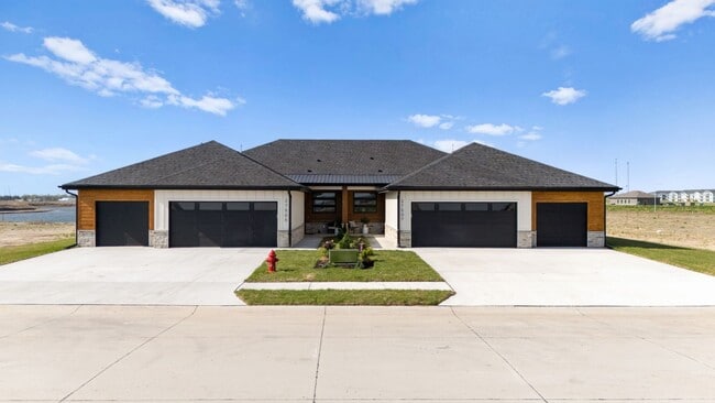 Building Photo - 27505 Hernon St