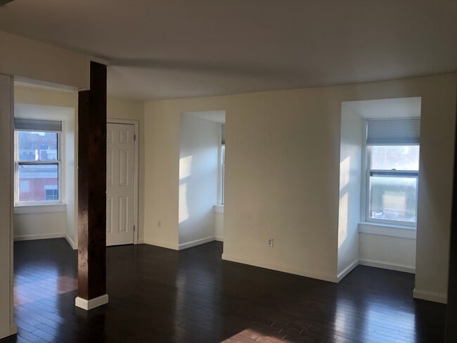 Building Photo - 1 Ten Broeck St Unit 3 Rental