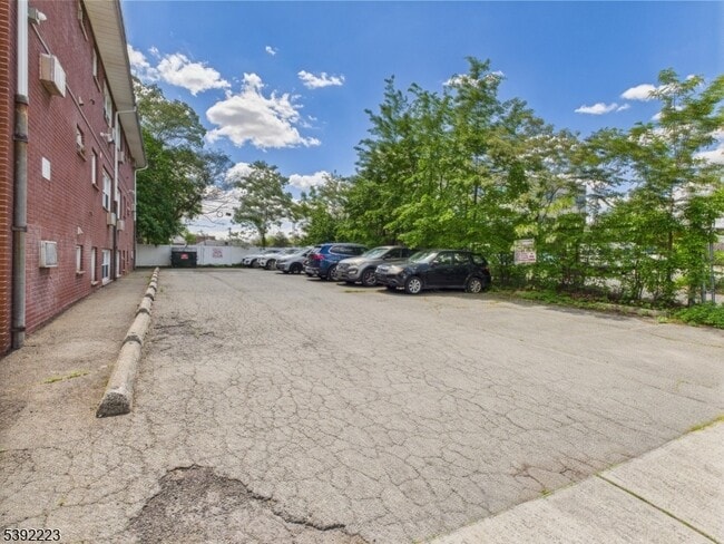 Photo - 100 Luttgen Pl Unit B1