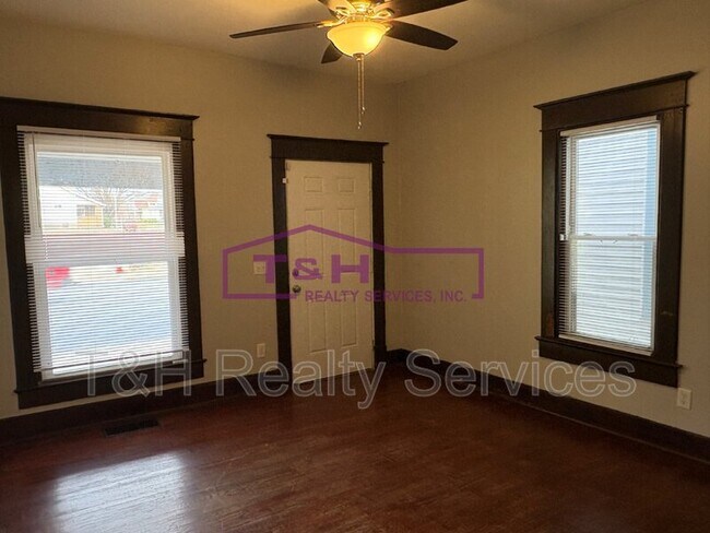 Photo - 2107 E Michigan St