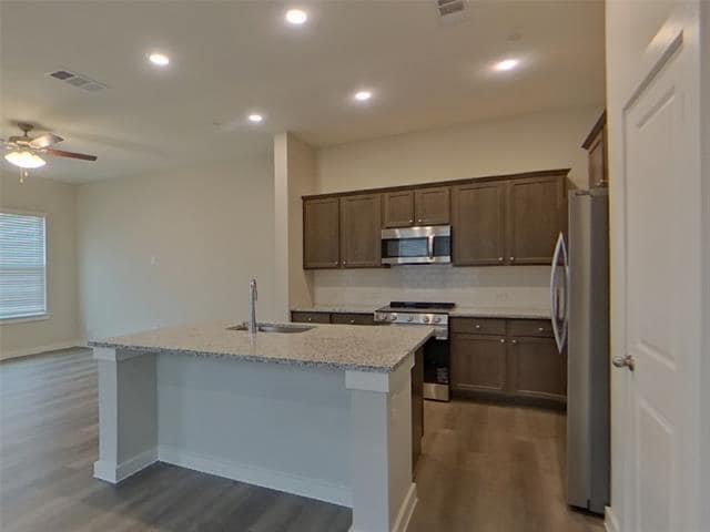 Photo - 321 Lincoln Cir