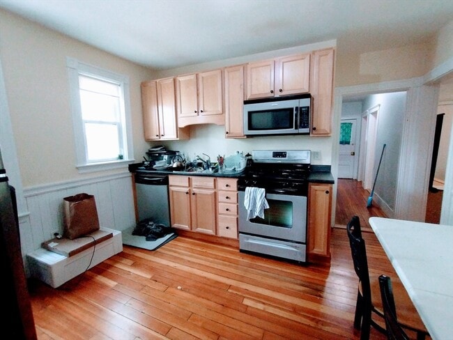 Building Photo - 86 Conwell Ave Unit 1