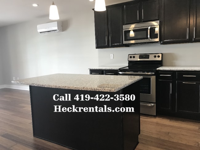 Building Photo - 868 1/2 S Main St