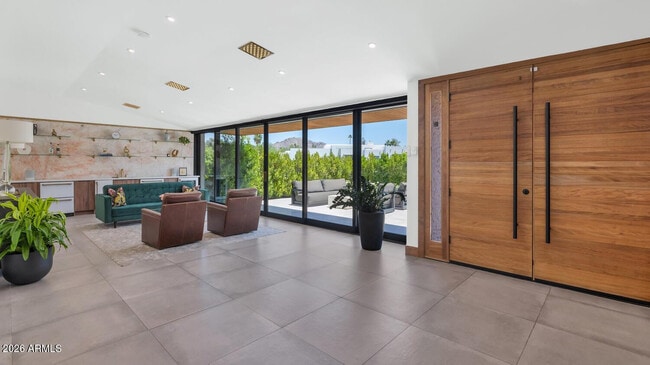 Photo - 5812 N 44th Pl