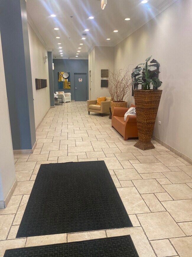 Photo - 2025 S Indiana Ave Unidad 207