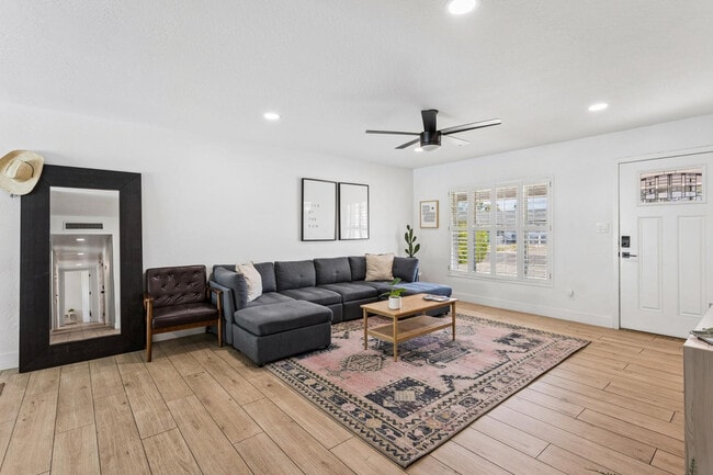 Photo - 7616 E 3rd St