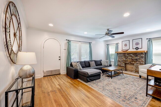 Photo - 1811 Marshall St