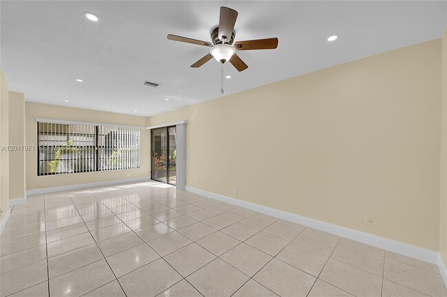 Photo - 2532 Coral Springs Dr