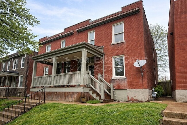 Building Photo - 3831 Blaine Ave