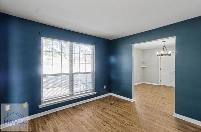 Photo - 404 Clairemore Ct