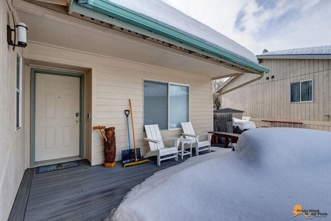 Photo - Fully Furnished Three Bedroom Executive Rental, Close to the Airport!