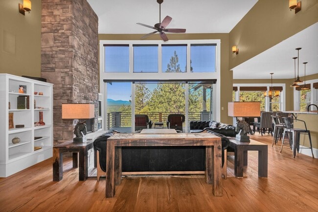 Photo - Executive Rental Fully Furnished 3 bedroom...