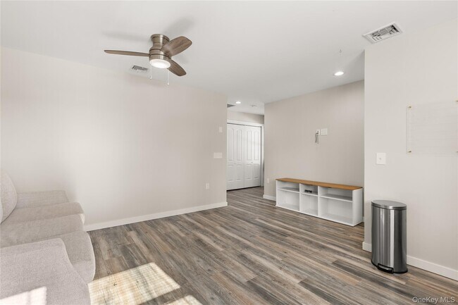 Photo - 341 Main St Unidad C