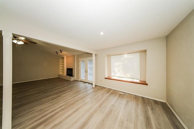 Photo - 813 N Briarcliff Dr