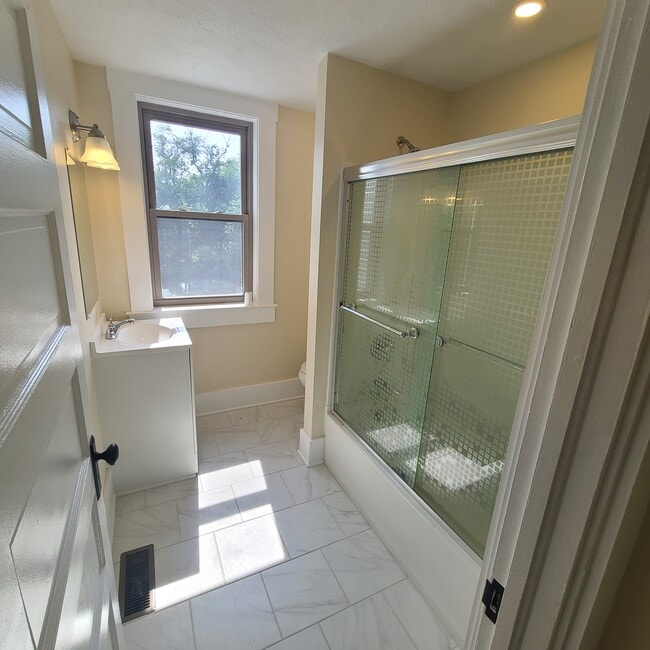 Photo - 1372 Mars-Evans City Rd