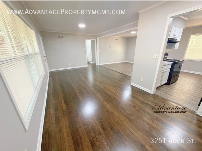 Photo - 3251 Aden St