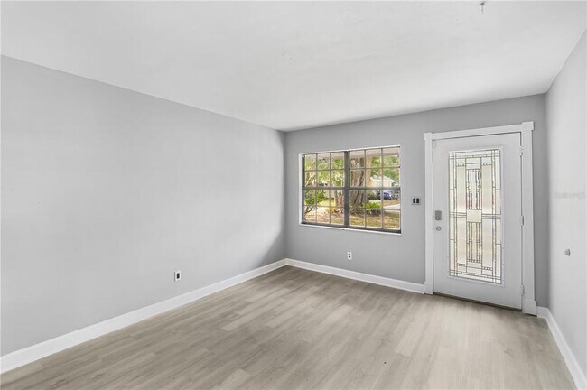 Photo - 6013 N Otis Ave