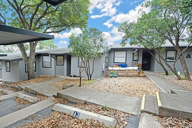 Photo - 663 Floral Ave