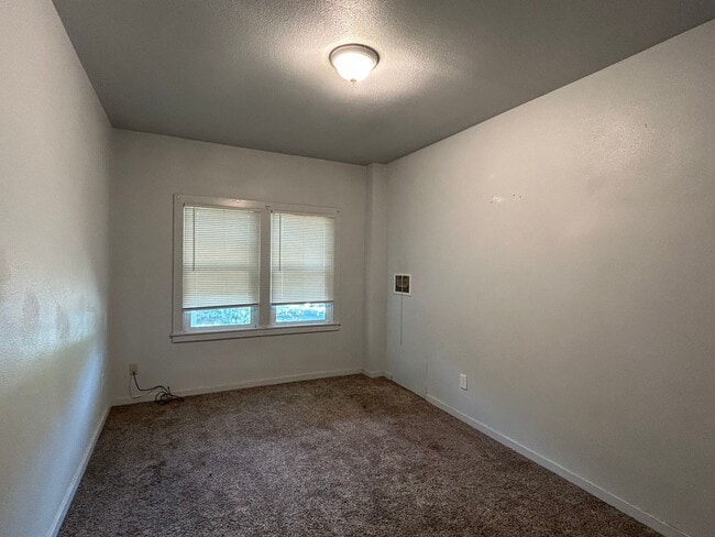 8 Acacia Ave