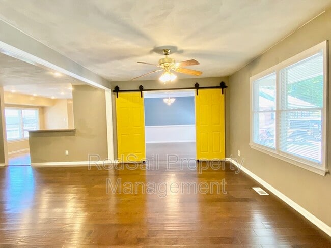 Photo - 802 Tiverton Pl